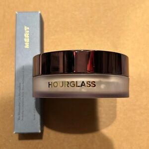 Hourglass veil translucent setting powder.